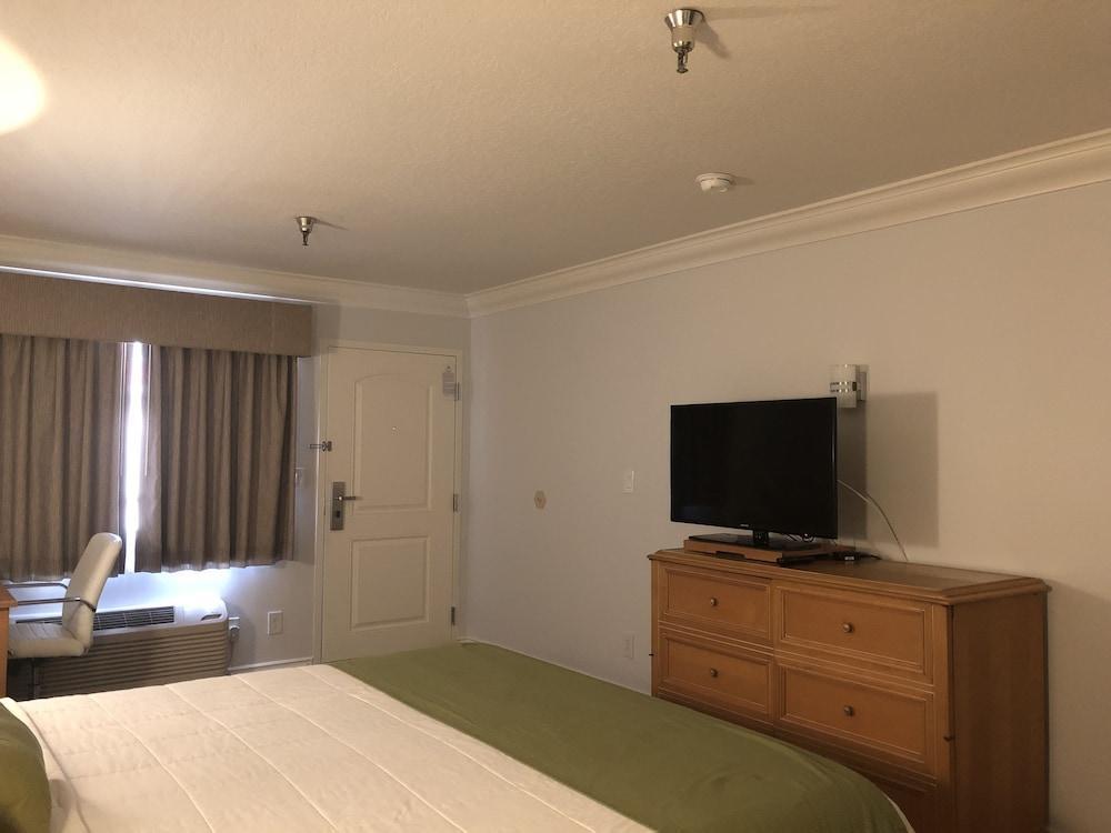 Hotel Days By Wyndham Near Of Hope Duarte