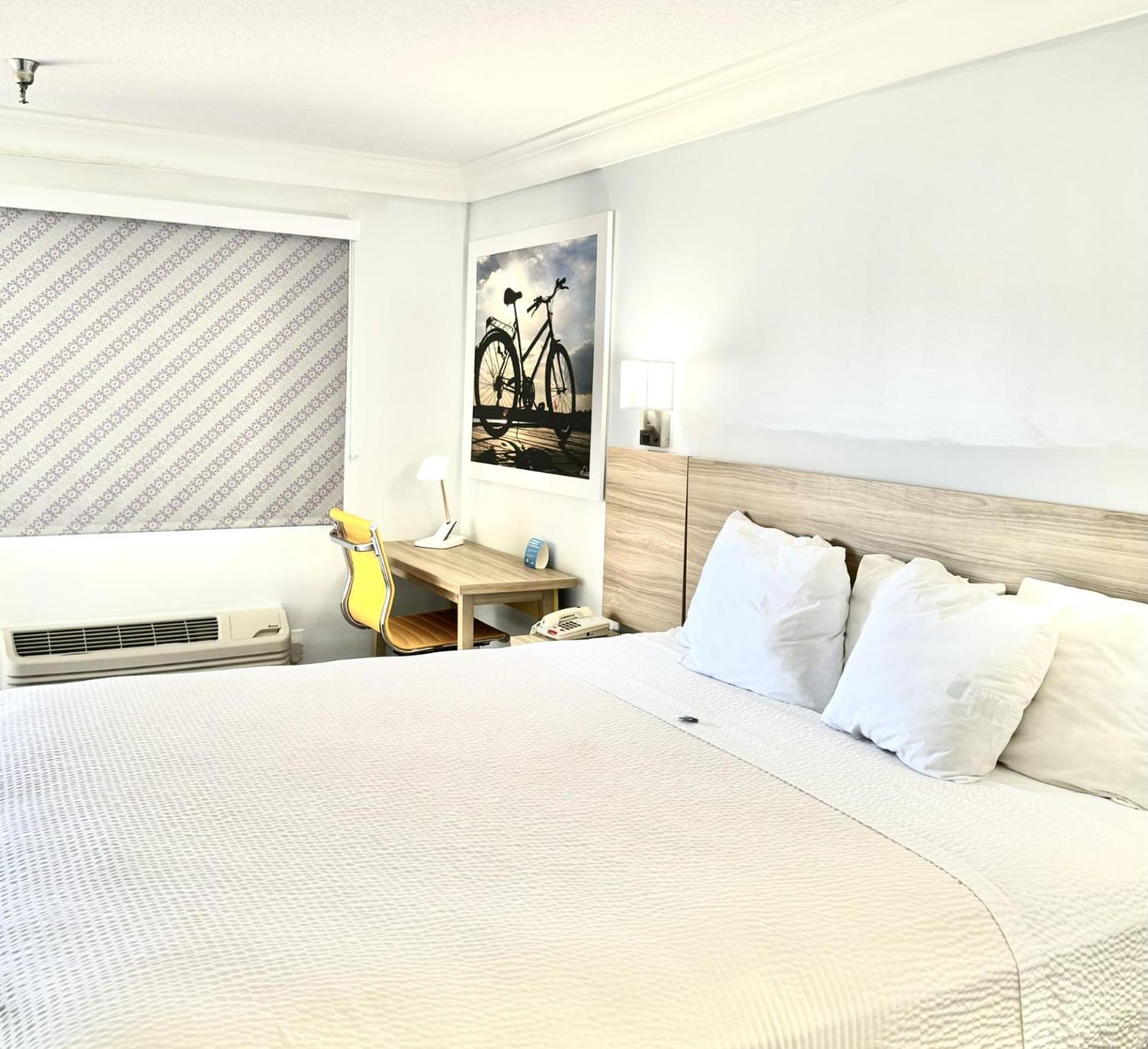 Hotel Days By Wyndham Near Of Hope Duarte